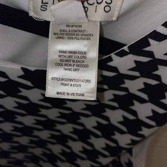 Dress - Picture 4 of 4